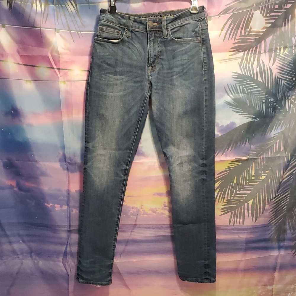 American Eagle Outfitters Men Dark Blue Denim Jeans.